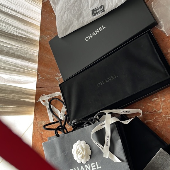 Authentic Chanel fabulous reversible coin belt worn only twice need to eliminate - Picture 10 of 11